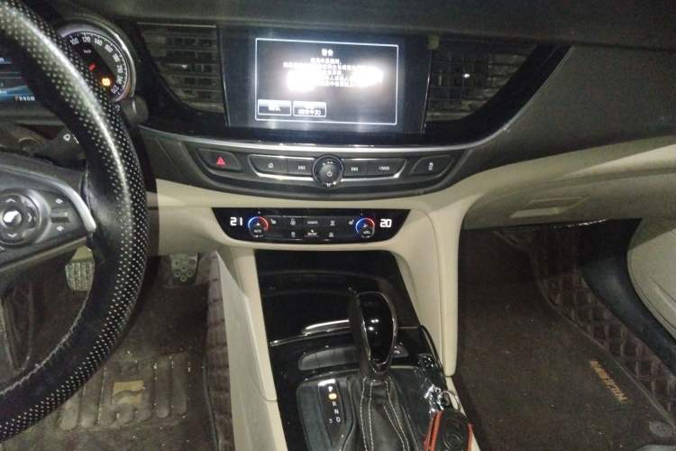 Used Buick Regal 2017 30H Luxury Version Audio And AC Panel