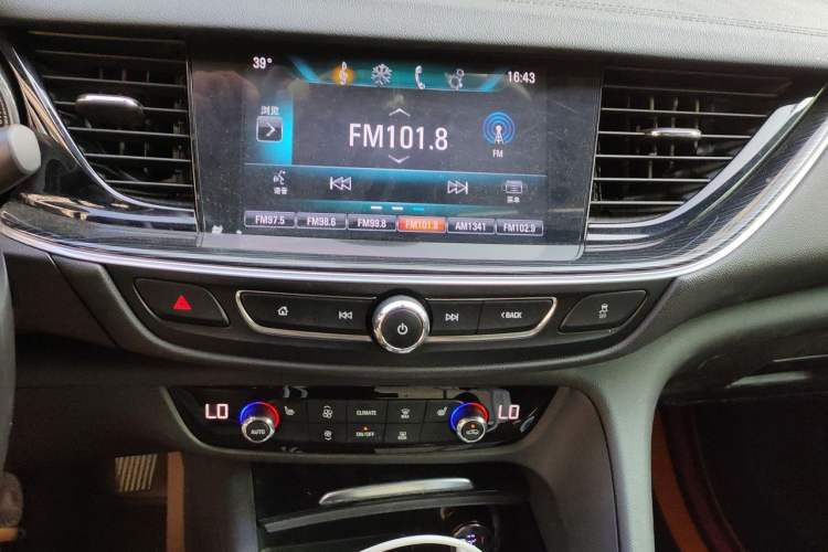 Used Buick Regal 2017 20T Elite Edition Audio And AC Panel