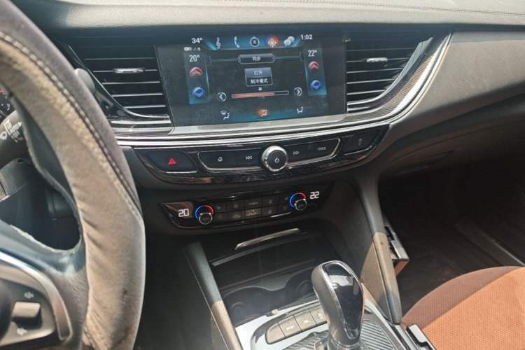 Used Buick Regal 2017 20T Prestige Model Audio And AC Panel