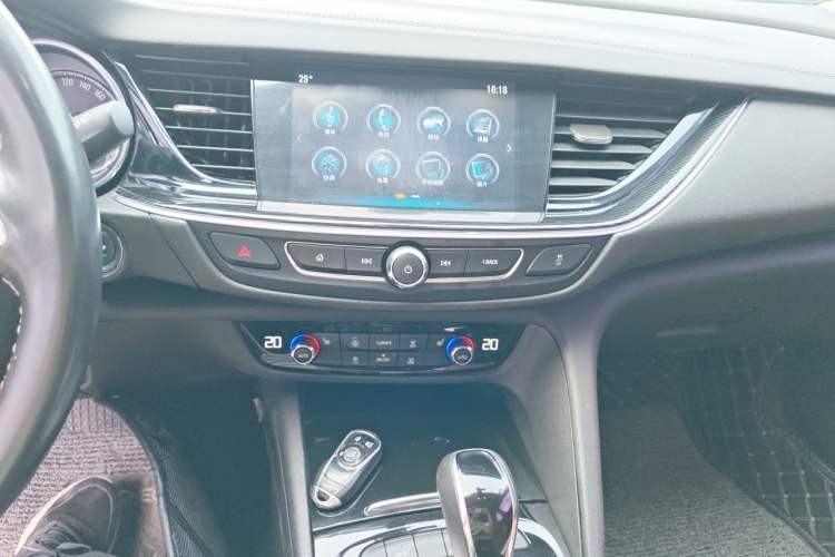 Used Buick Regal 2017 20T Elite Edition Audio And AC Panel
