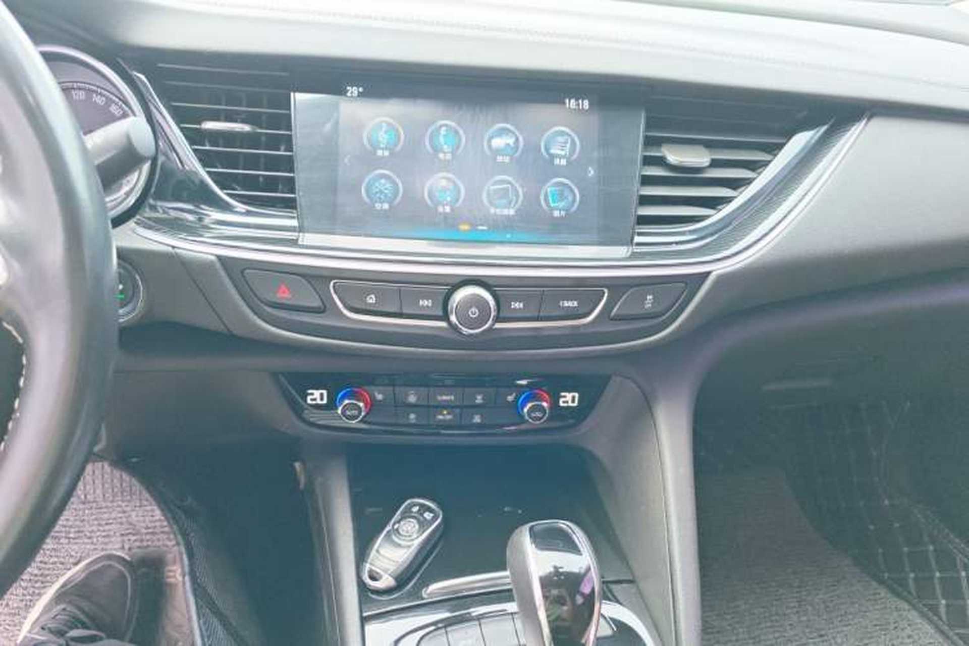 Used Buick Regal 2017 20T Elite Edition Audio And AC Panel