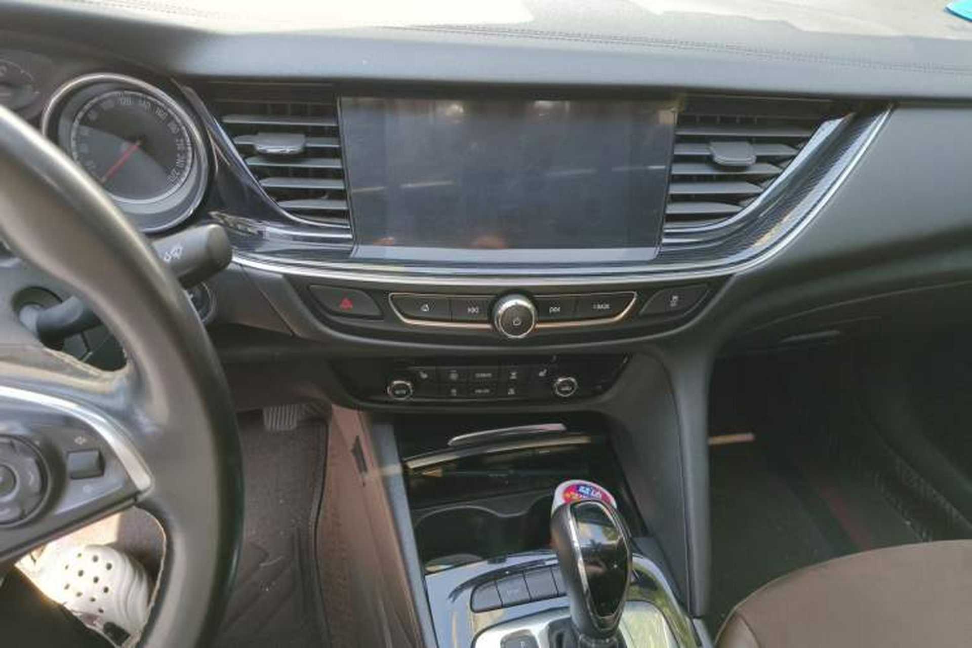 Used Buick Regal 2017 20T Elite Edition Audio And AC Panel