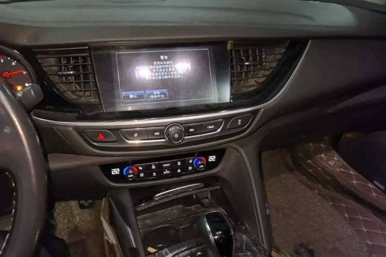 Used Buick Regal 2017 28T Prestige Model Audio And AC Panel