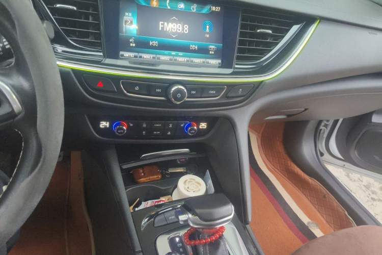 Used Buick Regal 2017 20T Luxury Model Audio And AC Panel