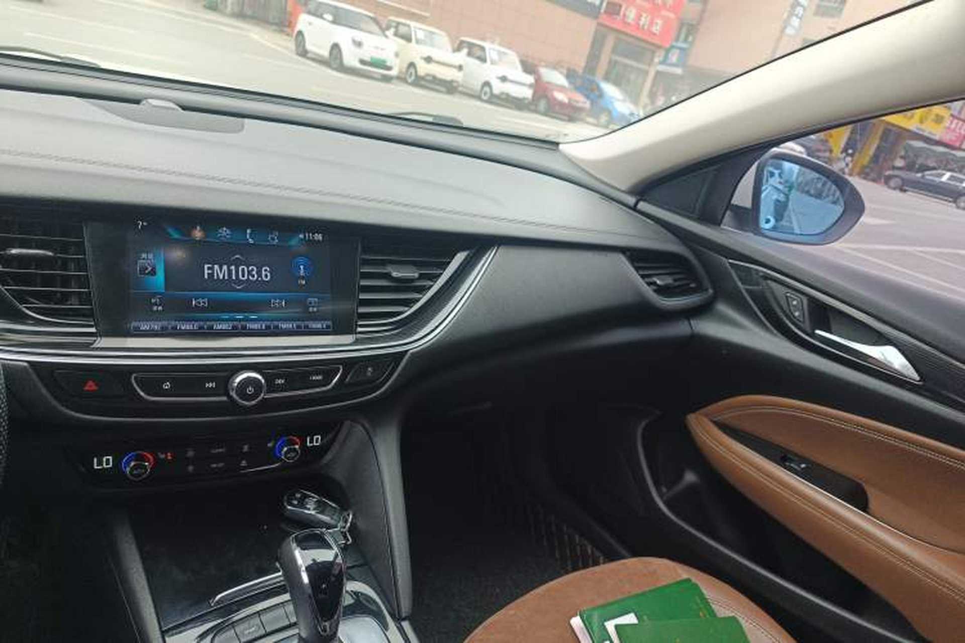 Used Buick Regal 2017 20T Elite Edition Audio And AC Panel