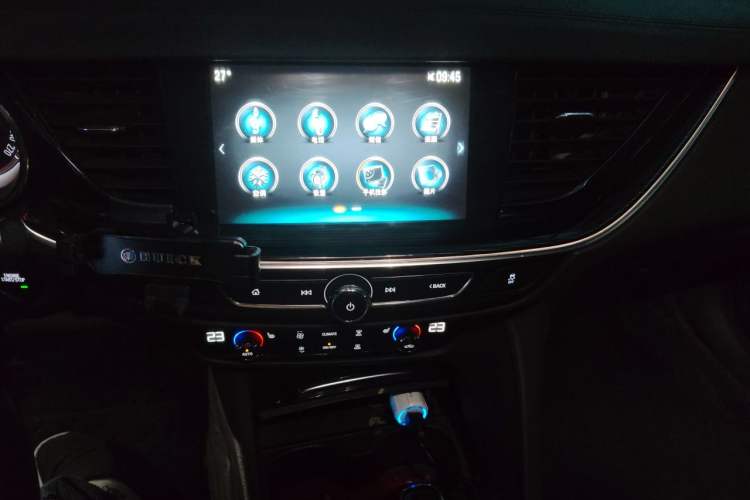 Used Buick Regal 2017 20T Elite Edition Audio And AC Panel