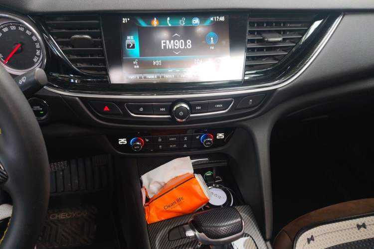 Used Buick Regal 2017 20T Luxury Model Audio And AC Panel
