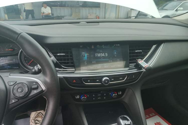Used Buick Regal 2017 20T Elite Edition Audio And AC Panel