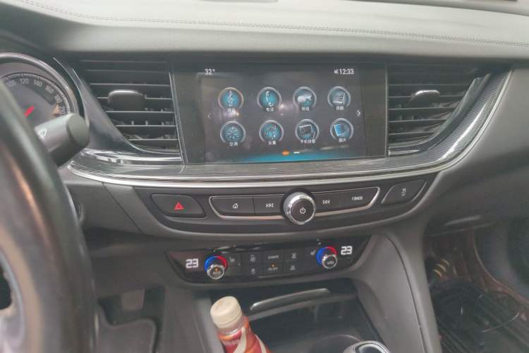Used Buick Regal 2017 20T Elite Edition Audio And AC Panel