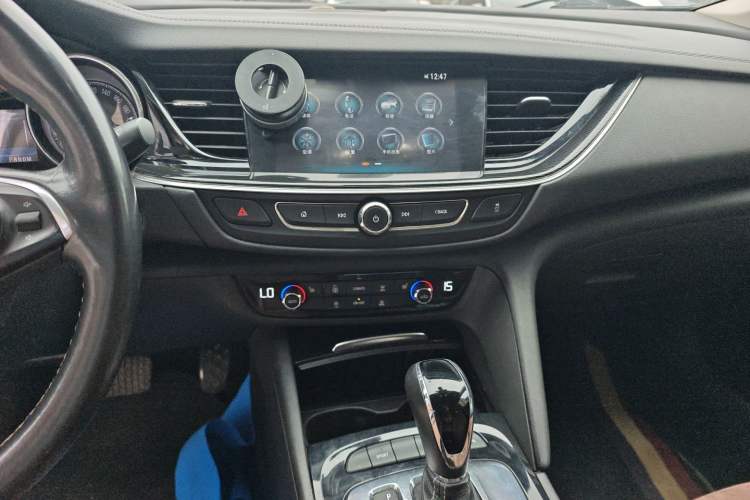 Used Buick Regal 2017 20T Elite Edition Audio And AC Panel