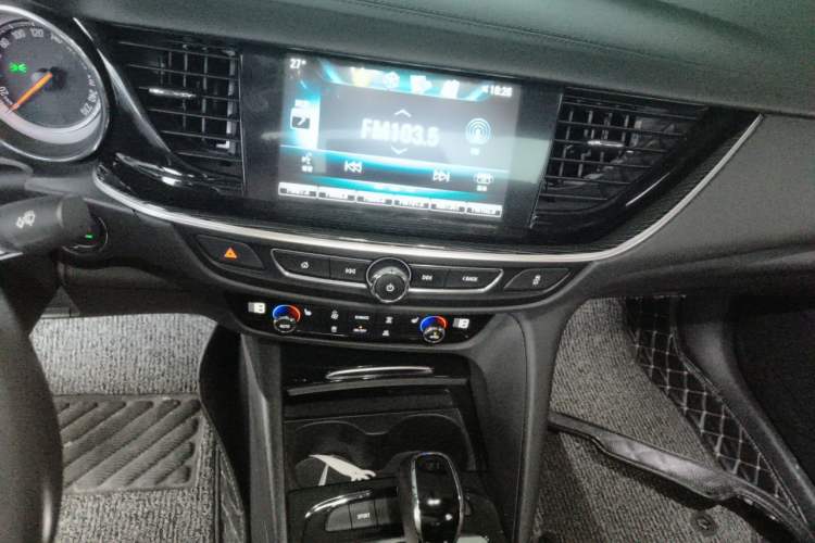 Used Buick Regal 2017 20T Elite Edition Audio And AC Panel