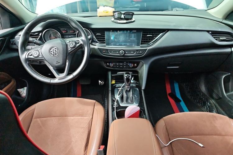 Used Buick Regal 2017 20T Luxury Model Center Console