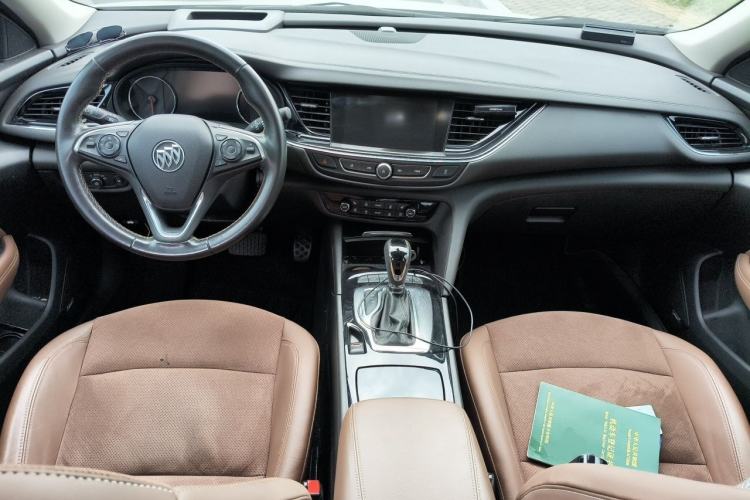 Used Buick Regal 2017 28T Prestige Model Center Console