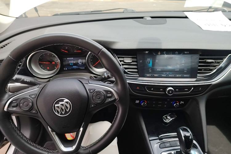 Used Buick Regal 2017 20T Luxury Model Center Console