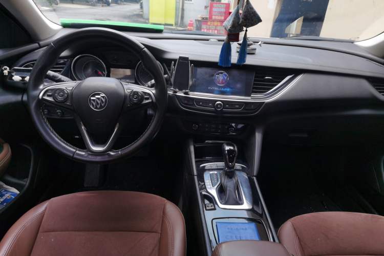 Used Buick Regal 2017 20T Luxury Model Center Console