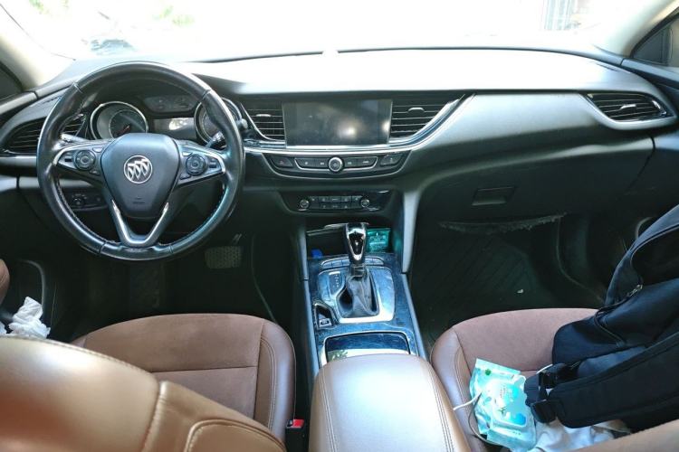 Used Buick Regal 2017 20T Luxury Model Center Console