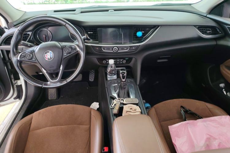 Used Buick Regal 2017 28T Prestige Model Center Console