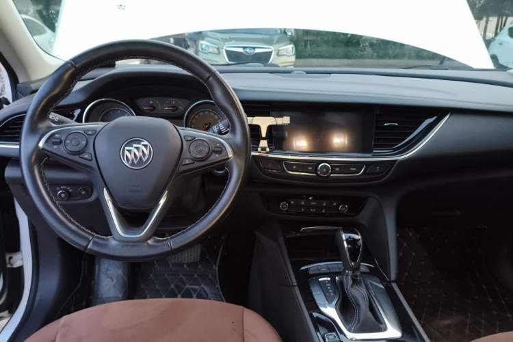 Used Buick Regal 2017 20T Luxury Model Center Console
