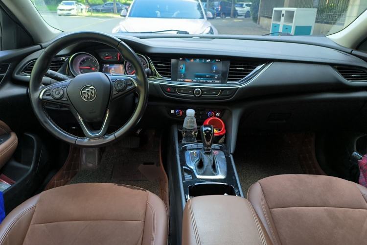 Used Buick Regal 2017 20T Luxury Model Center Console