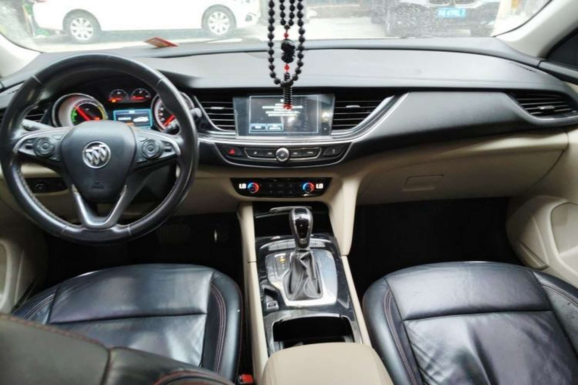 Used Buick Regal 2017 30H Luxury Version Center Console