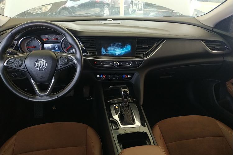 Used Buick Regal 2017 20T Luxury Model Center Console