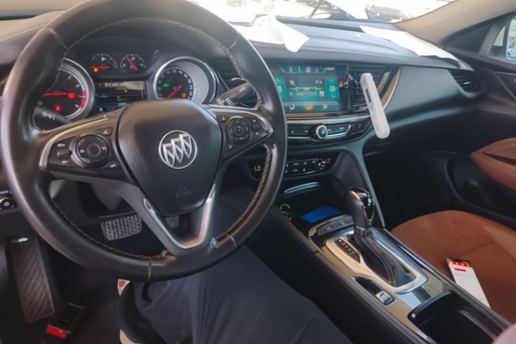 Used Buick Regal 2017 20T Elite Edition Center Console
