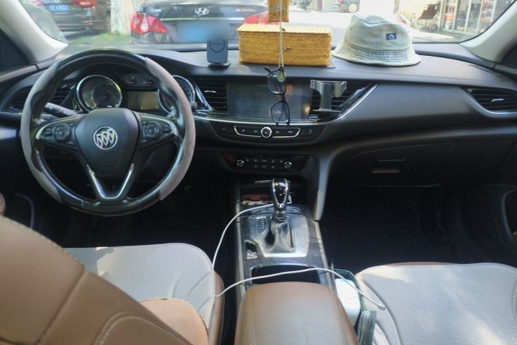Used Buick Regal 2017 20T Elite Edition Center Console