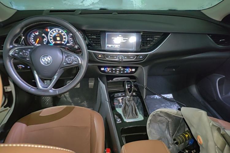 Used Buick Regal 2017 20T Prestige Model Center Console
