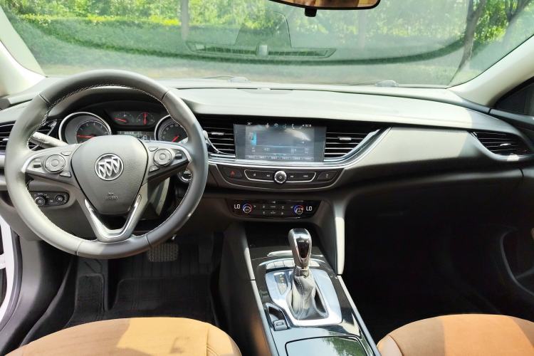 Used Buick Regal 2017 20T Elite Edition Center Console