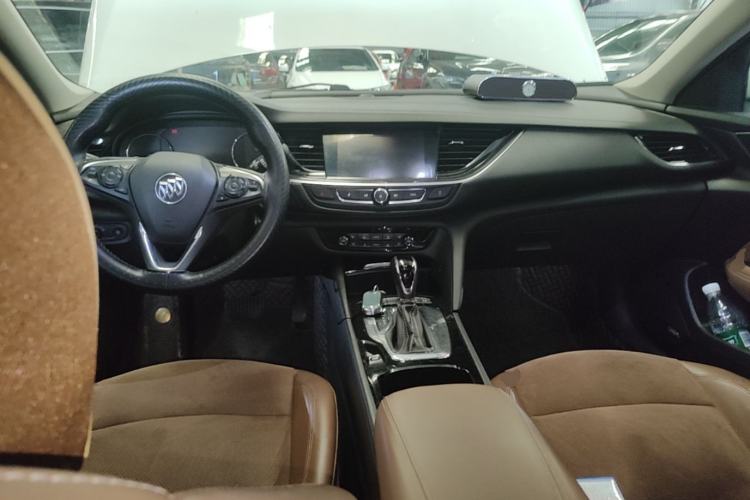Used Buick Regal 2017 28T Luxury Edition Center Console