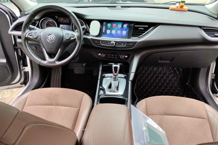 Used Buick Regal 2017 20T Luxury Model Center Console