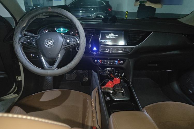 Used Buick Regal 2017 28T Prestige Model Center Console