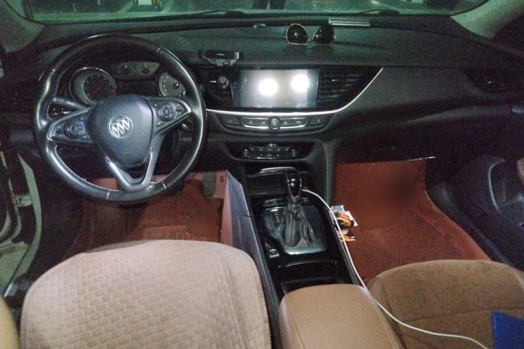 Used Buick Regal 2017 20T Luxury Model Center Console