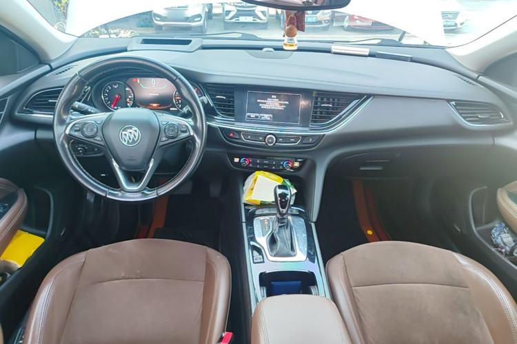 Used Buick Regal 2017 28T Luxury Edition Center Console