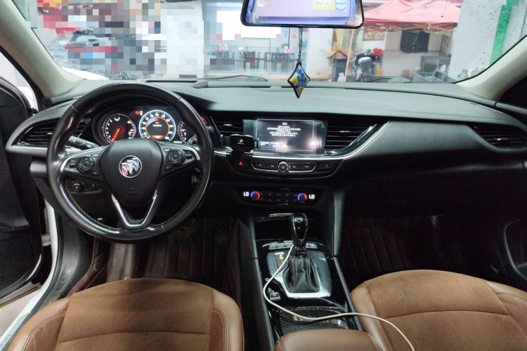 Used Buick Regal 2017 28T Prestige Model Center Console
