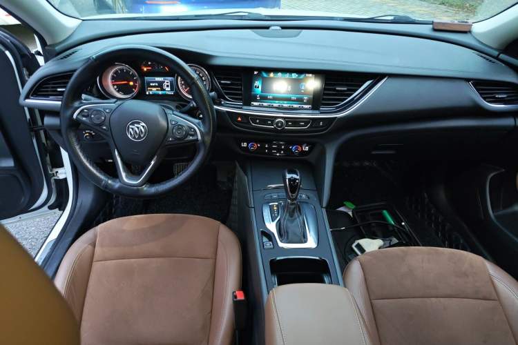 Used Buick Regal 2017 20T Luxury Model Center Console