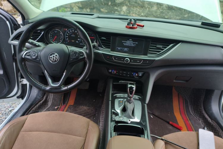 Used Buick Regal 2017 20T Prestige Model Center Console