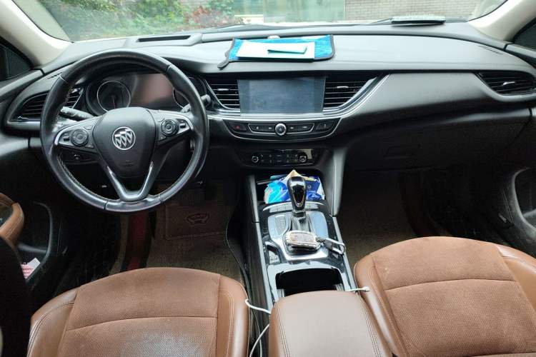 Used Buick Regal 2017 28T Luxury Edition Center Console