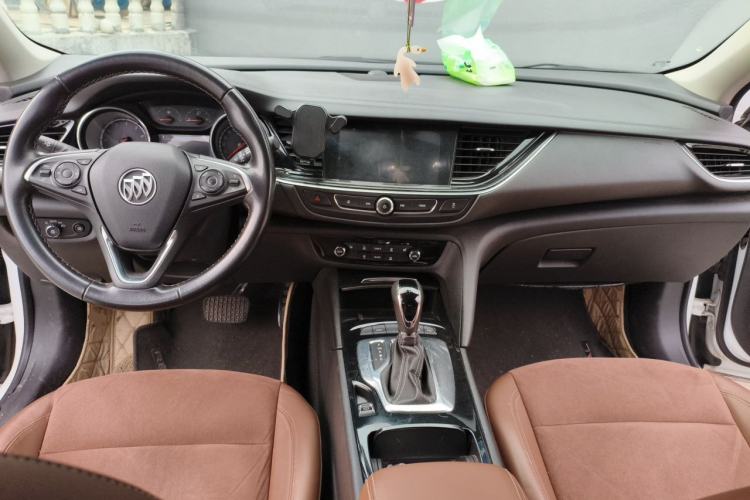 Used Buick Regal 2017 20T Luxury Model Center Console