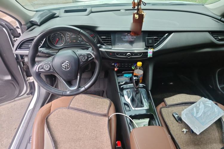 Used Buick Regal 2017 28T Luxury Edition Center Console
