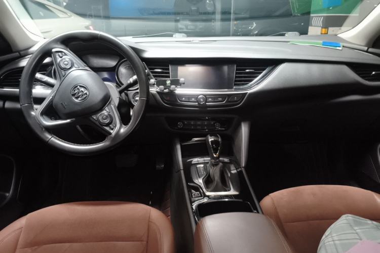 Used Buick Regal 2017 20T Elite Edition Center Console