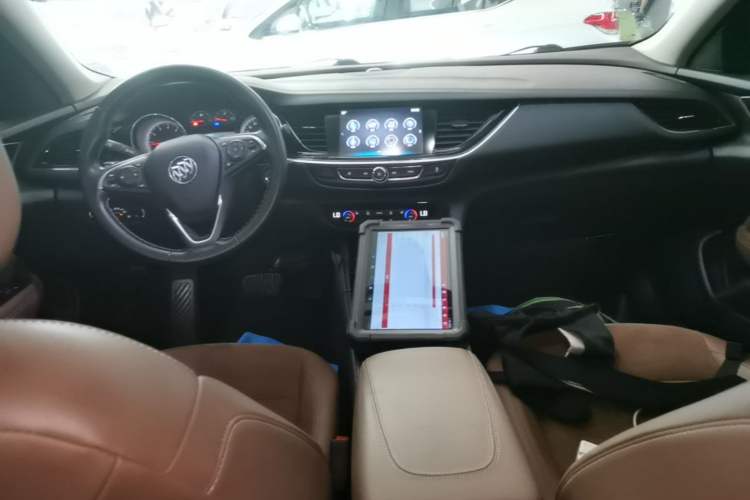 Used Buick Regal 2017 20T Elite Edition Center Console