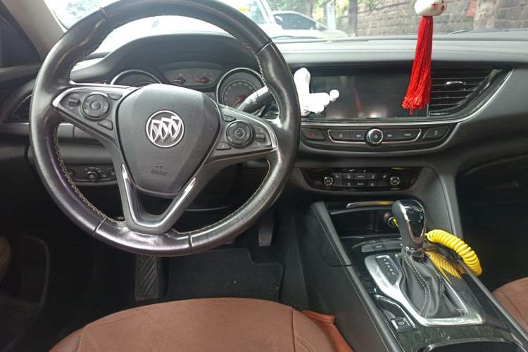 Used Buick Regal 2017 20T Elite Edition Center Console