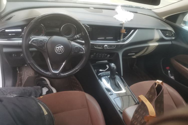 Used Buick Regal 2017 20T Elite Edition Center Console