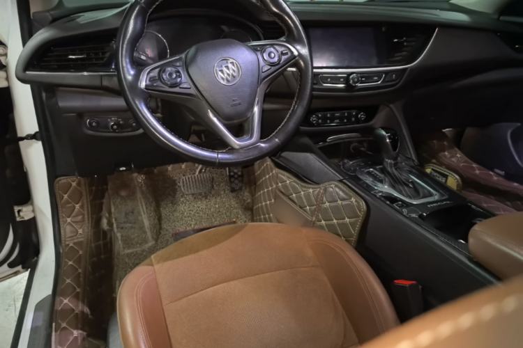 Used Buick Regal 2017 28T Prestige Model Center Console
