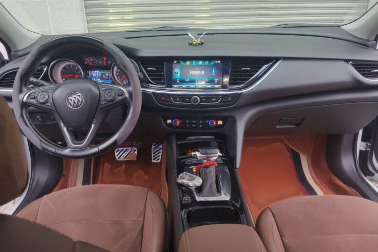 Used Buick Regal 2017 20T Luxury Model Center Console