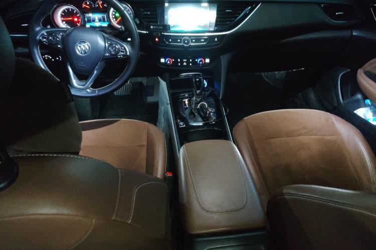 Used Buick Regal 2017 20T Elite Edition Center Console