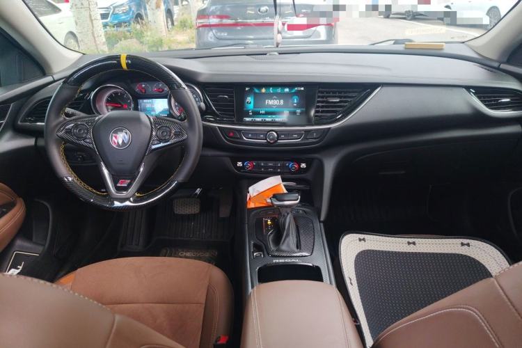 Used Buick Regal 2017 20T Luxury Model Center Console