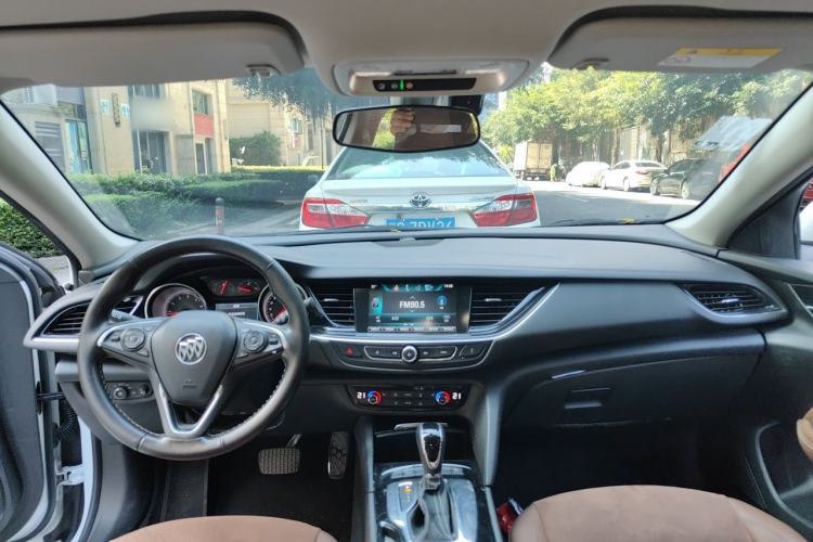 Used Buick Regal 2017 20T Elite Edition Center Console
