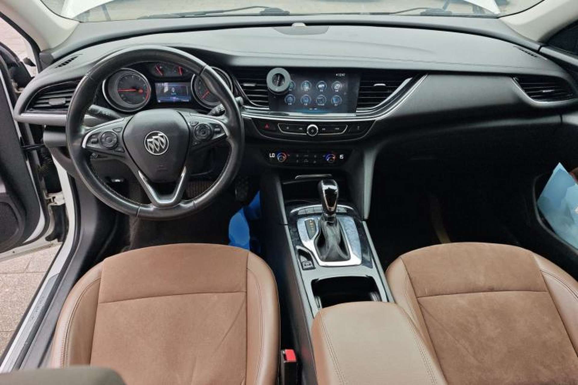 Used Buick Regal 2017 20T Elite Edition Center Console